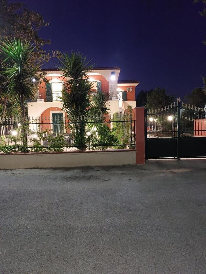 קסטל וולטורנו Esther Guest House מראה חיצוני תמונה